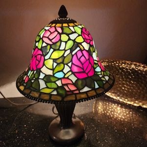 ❤️SOLD❤️ Tiffany Style Stained Glass Accent Lamp Bell Roses